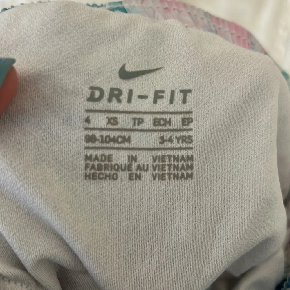 Nike Girls Running Shorts with attached liner- Size XS (4)